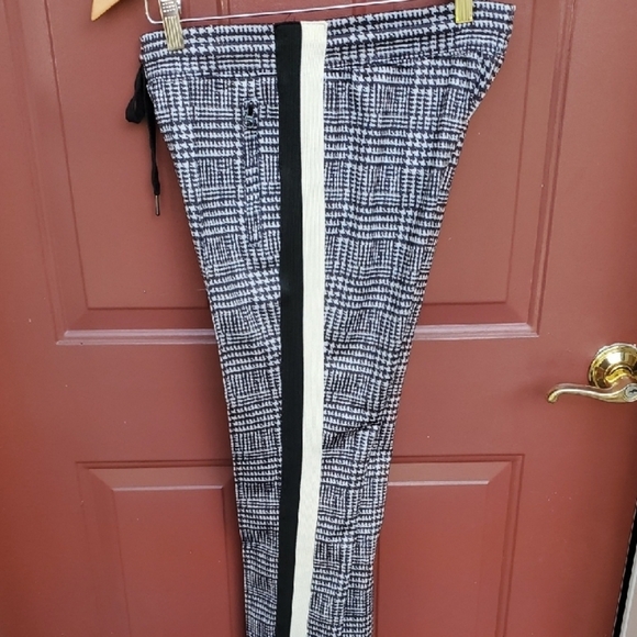 Pam & Gela Monochrome Patterned Joggers - Picture 10 of 12